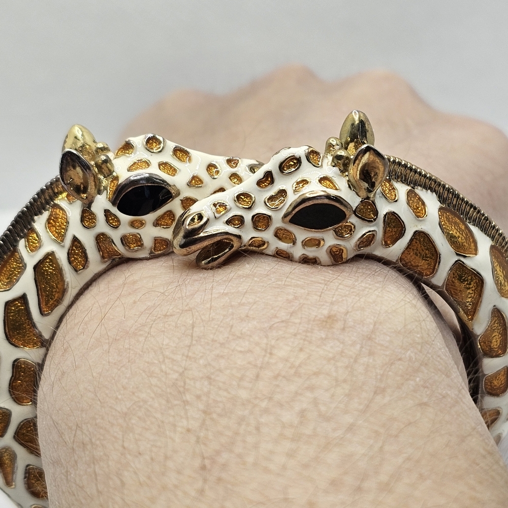 Vintage Kenneth Jay Lane Bracelet! Special Collector Piece! 🦒 - Picture 5 of 6